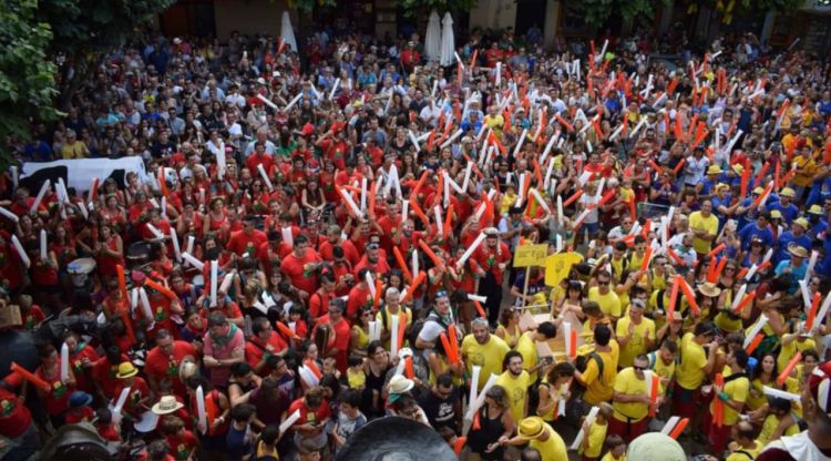 La Plaça de l'Ajuntament de la Bisbal d'Empordà abans de l'inici de la cercavila de Festa Major dels darrers anys