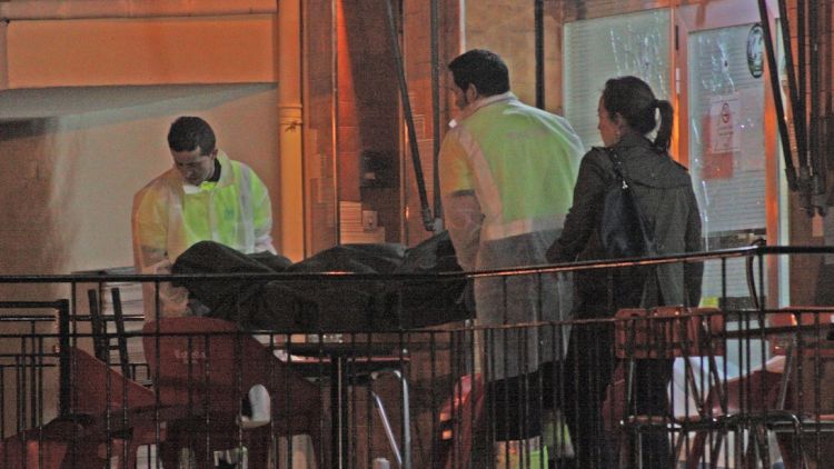 El moment de l'aixecament del cadàver la matinada del 7 de juny del 2011