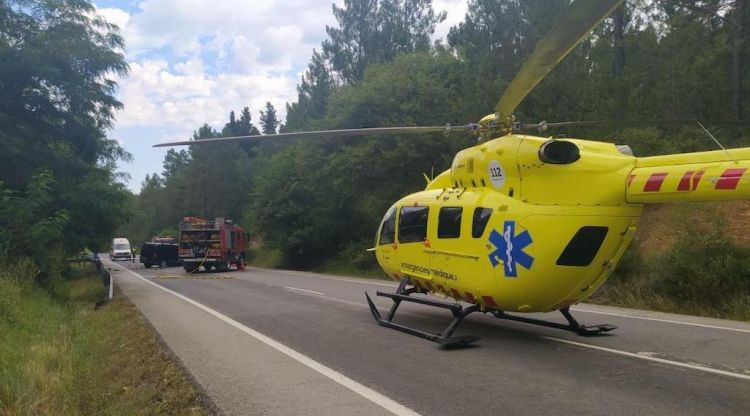 L'helicòpter del SEM atenent un accident de trànsit (arxiu). Anti-Radars Garrotxa