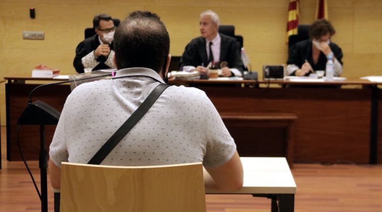 D'esquenes, el veí de Sant Joan de les Abadesses acusat de violar una menor de 14 anys. ACN