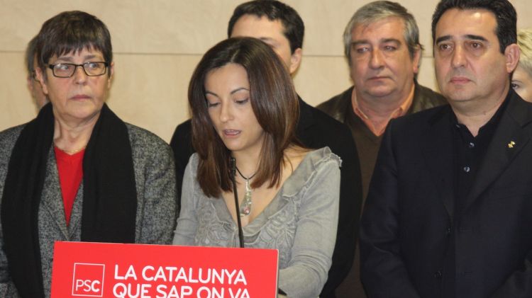 Iolanda Pineda (centre) acompanyada per Anna Pagans i Manel Bustos © Marc Estarriola