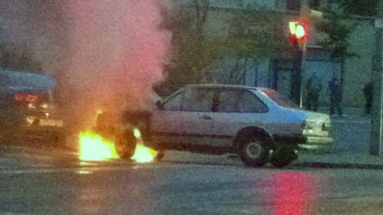 Les flames han afectat la part frontal del vehicle © M. Estarriola