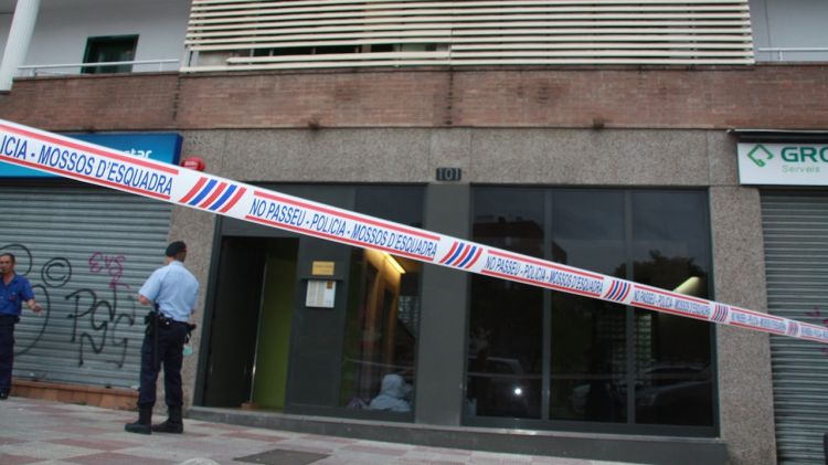 Imatge de la façana de l'edifici on han descobert la persona morta a Lloret de Mar © ACN