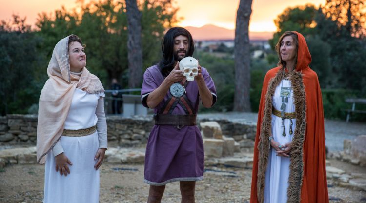 Una visita teatralitzada al jaciment de les ruïnes d'Empúries. ACN