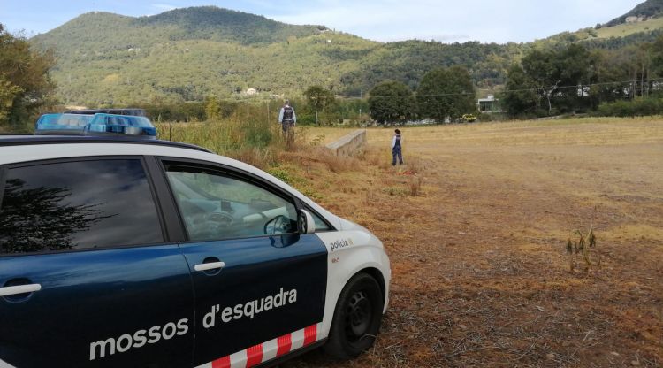 La unitat canina dels Mossos cercant l'home desaparegut