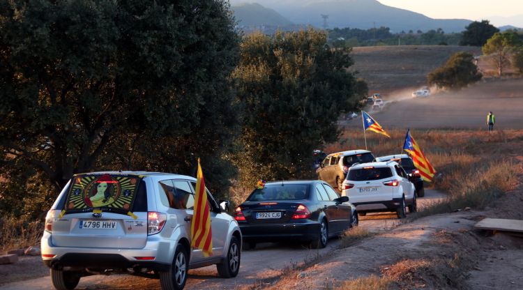 Rua de vehicles als entorns de la presó de Lledoners. ACN