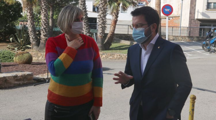 Pla mitjà de la consellera de Salut, Alba Vergés, amb el vicepresident del Govern, Pere Aragonès, avui a Palamòs. ACN