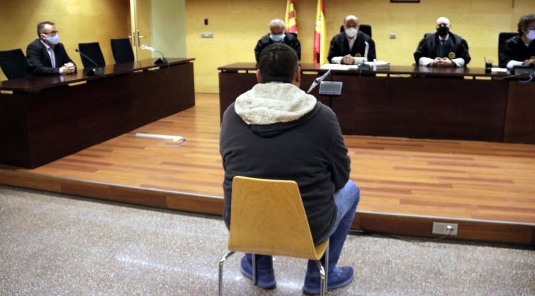 D'esquenes, el veí de Puigcerdà que ha reconegut que va abusar sexualment de la neboda. ACN