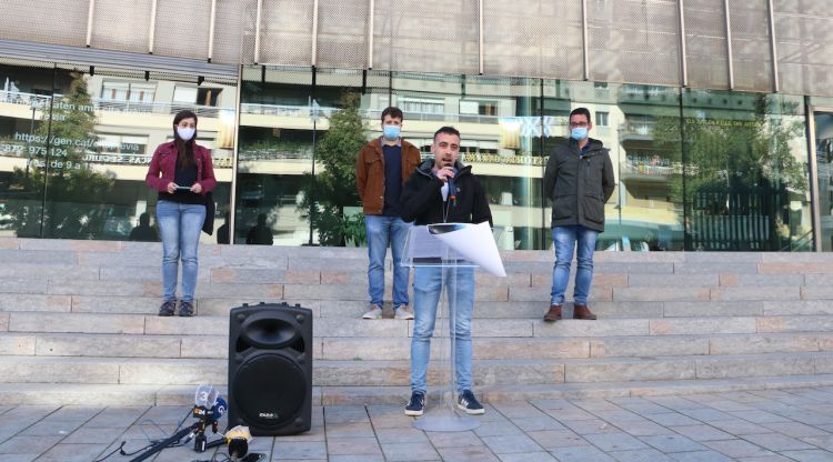 Els representants de les diferents organitzacions independentistes durant la roda de premsa per denunciar el cas d'espionatge a Girona. ACN