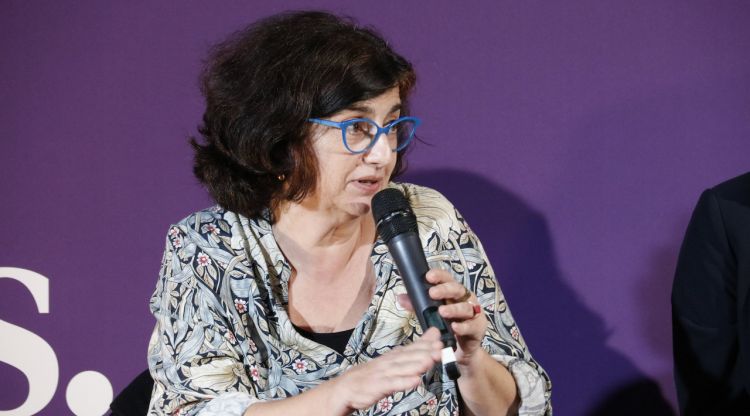 Pla tancat de la candidata d'En Comú Podem al Senat, Rosa Lluch, en un acte electoral a Girona l'any passat. ACN