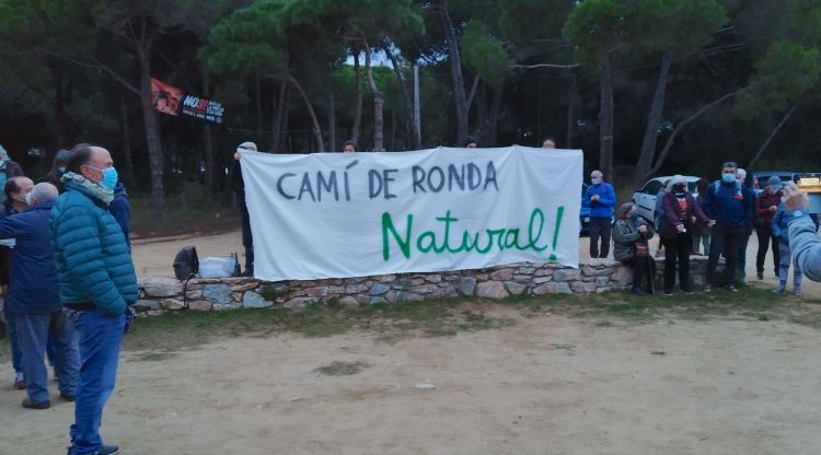 Els concentrats esperant que arribés la maquinària, aquest matí