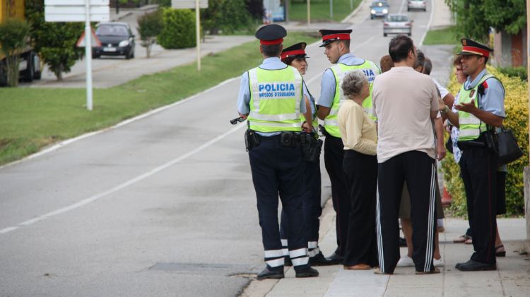 L'accident, on han mort el vianant i el motorista, ha passat a l'entrada a les Planes d'Hostoles © ACN