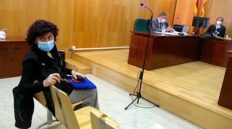 L'alcaldessa de Roses, Montse Mindan, asseguda al Penal 1 de Figueres. ACN