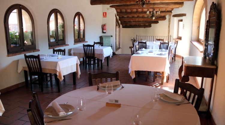 Interior del restaurant de Cal Carter, a Mura (Bages). ACN