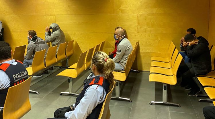 Sis dels acusats de segrestar un veí de Lloret de Mar, avui al judici. ACN