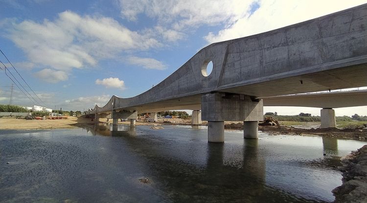 Pla general del pont ferroviari de Blanes que connecta amb Malgrat