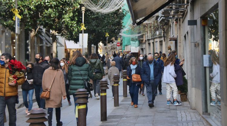 El carrer Santa Clara de Girona, aquest matí. ACN