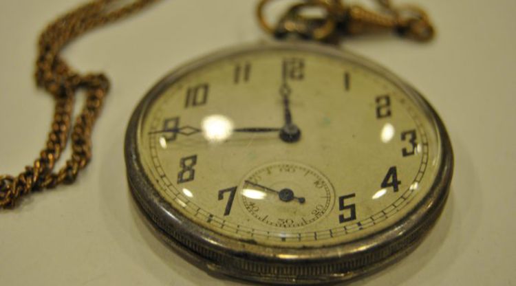 El rellotge de butxaca que els nazis van agafar a l'exalcalde de Sils durant la Guerra Civil i que ara està exposada al MUME
