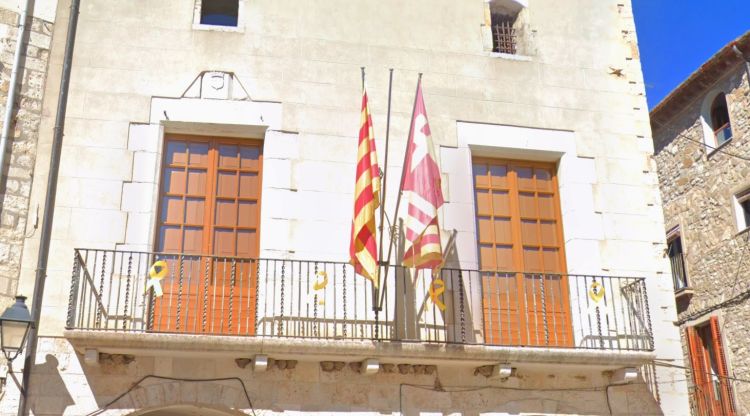 Façana de l'Ajuntament de Besalú (arxiu)