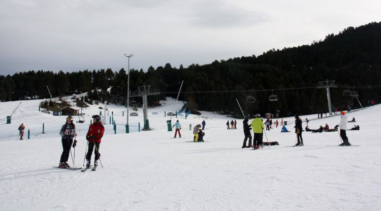 Els primers esquiadors a la Masella, aquest matí. ACN