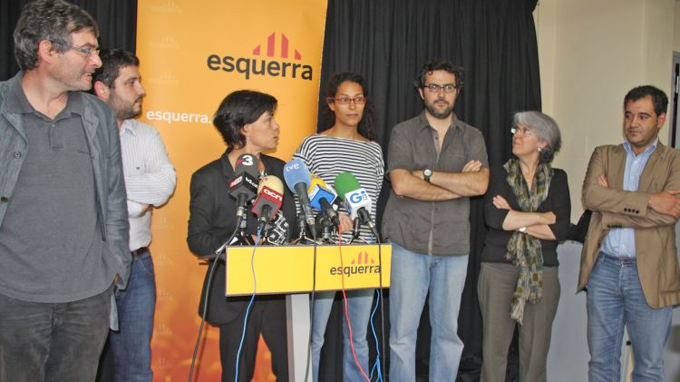 La candidata d'ERC a les passades eleccions, Blanca Palmada, acompanyada del seu equip el dia que va anunciar el recurs davant el TSJC