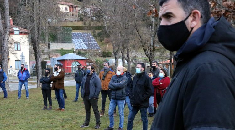 Un moment de la concentració d'empresaris del Ripollès a Camprodon. ACN