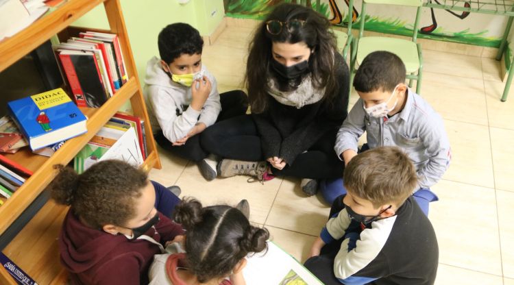 Un grup d'alumnes de l'Escola Popular de Manresa (arxiu). ACN