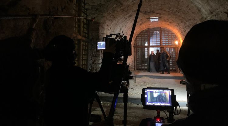 Una imatge de la gravació de la sèrie que s'ha fet al Castell d'Hostalric