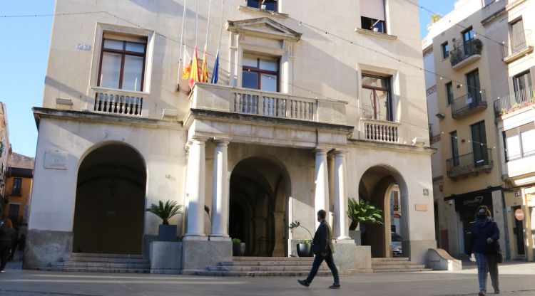 La façana de l'Ajuntament de Figueres aquest matí. ACN