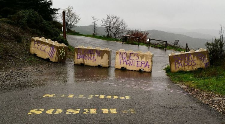 El coll de Banyuls tancat al pas en una imatge d'ahir. Col·lectiu per l’obertura dels Passos fronterers