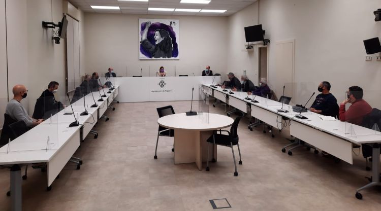 Un instant de la reunió mantinguda ahir a l'Ajuntament de Figueres