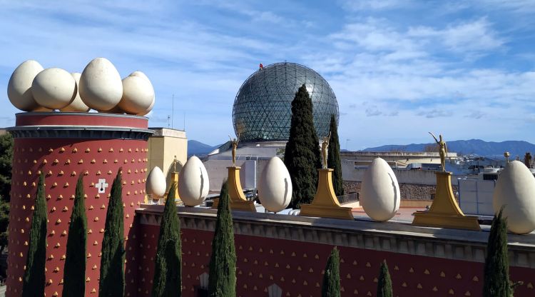 Treballs de neteja de la cúpula del Teatre-Museu Dalí de Figueres