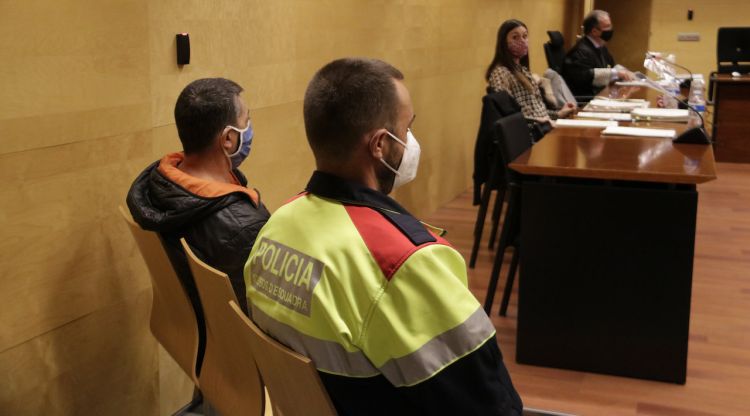D'esquenes, l'acusat de matar el germà a cops de crossa a Palafugell. ACN