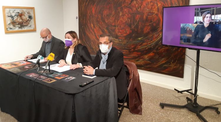D'esquerra a dreta, el director del Museu de l'Empordà, Eduard Bech, l'alcaldessa de Figueres, Agnès Lladó, i el regidor de Cultura, Alfons Martínez