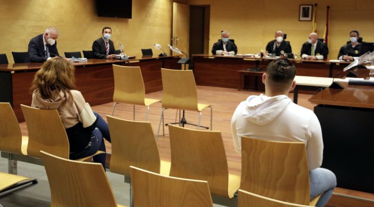 D'esquenes, els condemants per l'assalt violent a Blanes. ACN