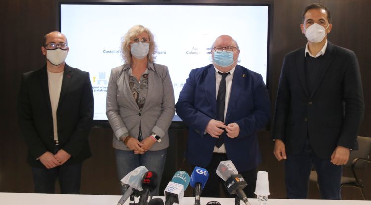 L'alcalde de Palamós, Lluís Puig, la tinenta d'alcalde de Platja d'Aro, Montse Rovira, l'alcalde de Calonge, Jordi Soler i l'alcalde de Sant Feliu, Carles Motas. ACN