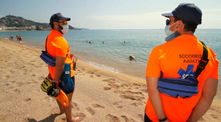 Socorristes a Blanes l'estiu passat