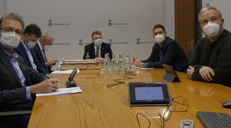 El president de la Diputació de Girona, Miquel Noguer, amb altres diputats durant el plenari d'abril que s'ha fet de forma virtual