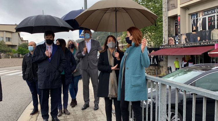 Sònia Martínez amb Meritxell Budó i altres autoritats, ahir a la Jonquera