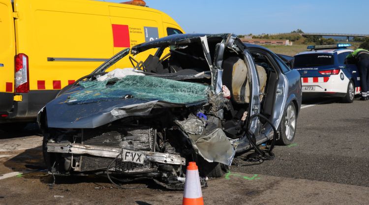 Un dels dos cotxes accidentats a Ventalló. ACN
