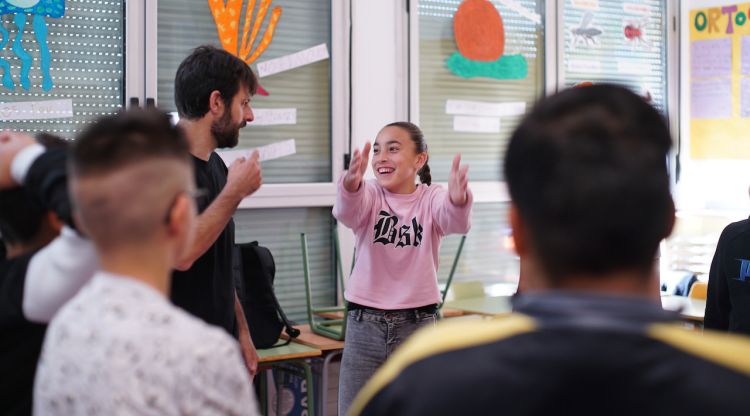 Una activitat a l'escola Font de la Pólvora de Girona, en el marc del projecte d'Escoles Tàndem