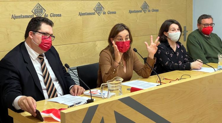 D'esquerra a dreta, els regidors del PSC de Girona Jordi Calvet, Sílvia Paneque, Bea Esporrín i Joan Antoni Balbín a la roda de premsa