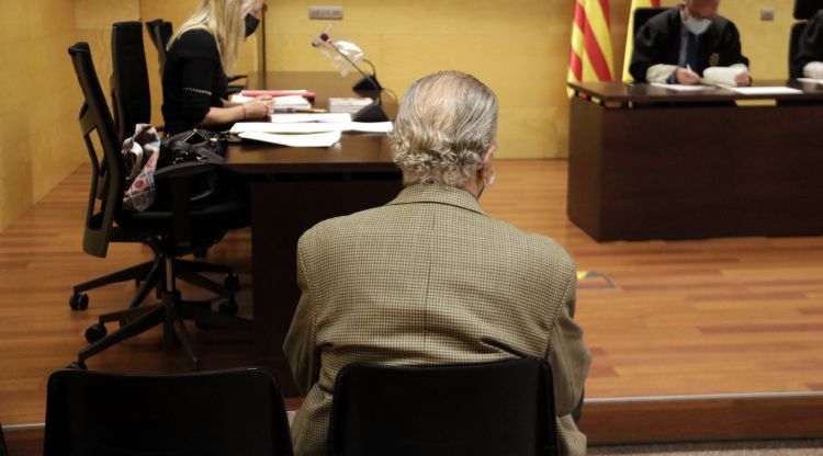 D'esquenes, el professor de dansa de Vidreres acusat d'abusar sexualment d'un alumne menor d'edat. ACN