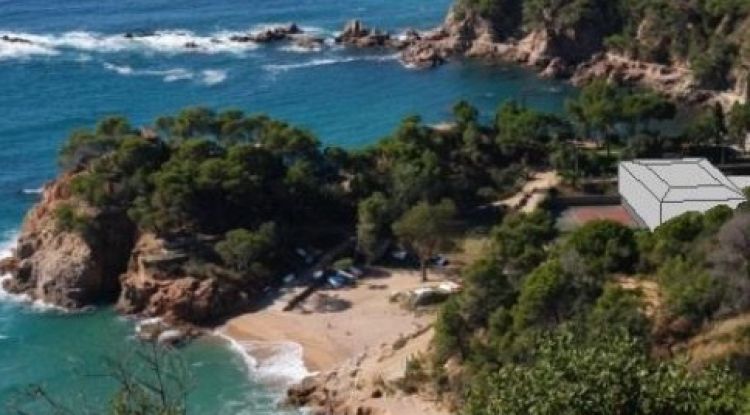 La recreació de l'hotel a la Cala Canyet que han fet els ecologistes