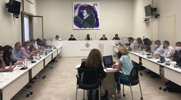 Un moment del ple de Figueres, que després de sis mesos s'ha tornat a fer de manera presencial però sense públic. ACN