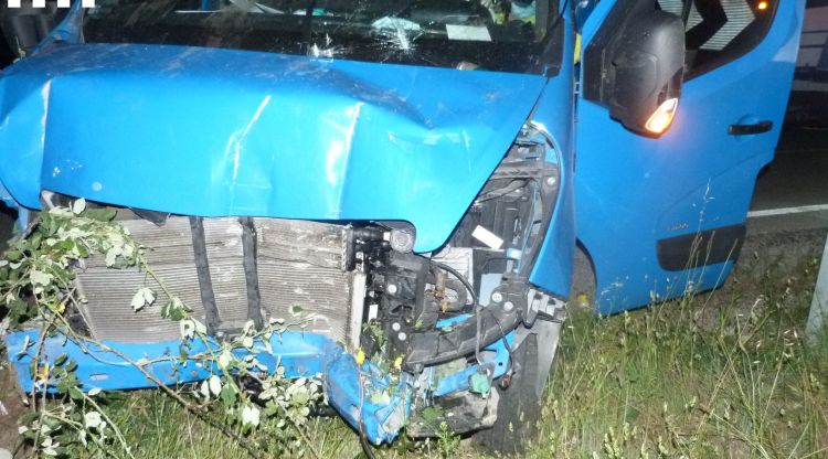 La part frontal de la furgoneta accidentada a la Jonquera
