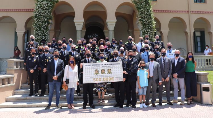 Foto de família dels premiats amb el taló de 500.000 euros avui a Caldes de Malavella