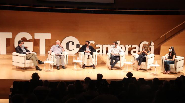 El assistents a la primera taula de debat sobre energies renovables organitzada per la Taula Gironina de Turisme. ACN