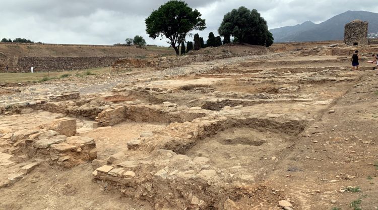 L'illa de cases de la vila medieval que els arqueòlegs han posat al descobert durant la campanya d'excavacions a la Ciutadella de Roses