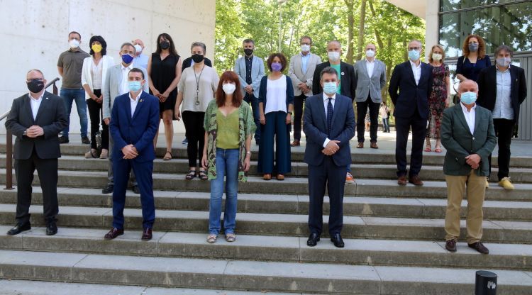 Foto de família de les institucions i els agents implicats en el desplegament de l'Àrea 5G Girona. ACN